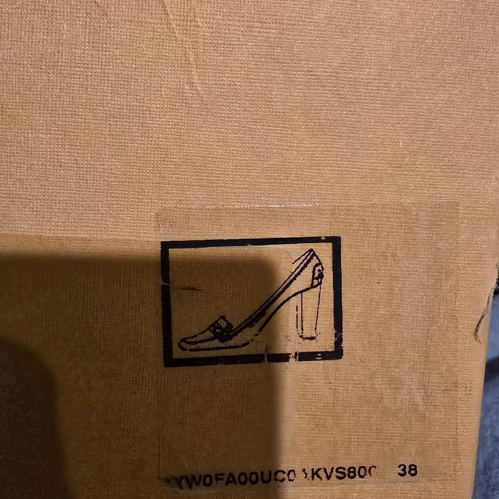 Shoes - Picture 4 of 5